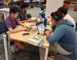 高中生使用笔记本电脑